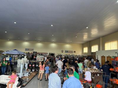 Loja Agropecuária Coprossel celebra 1º ano em Laranjeiras do Sul